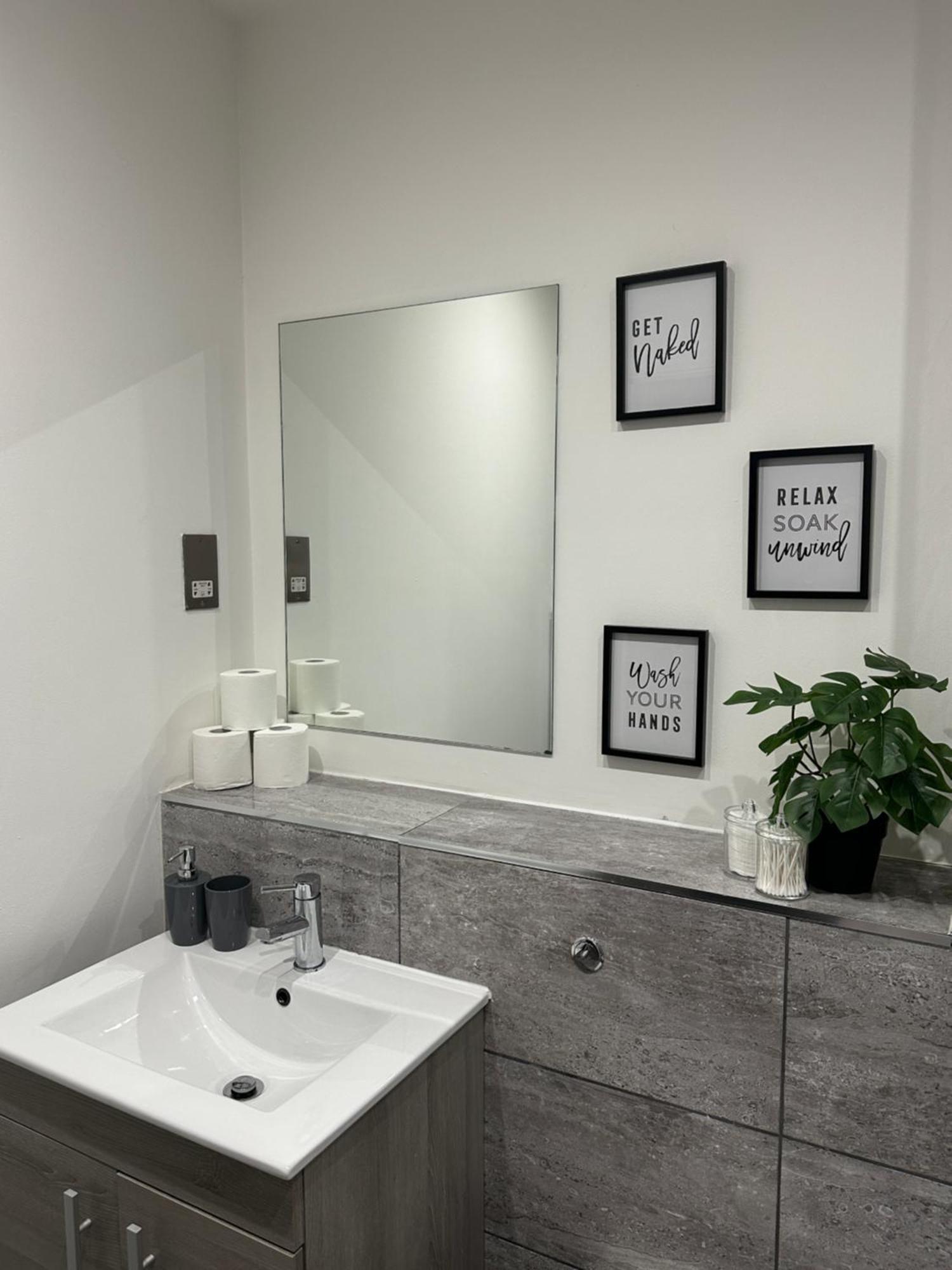 Retro Suite A Luxury Apartment With King Size Bed Wii Games And Entertainment Leicester Exterior photo