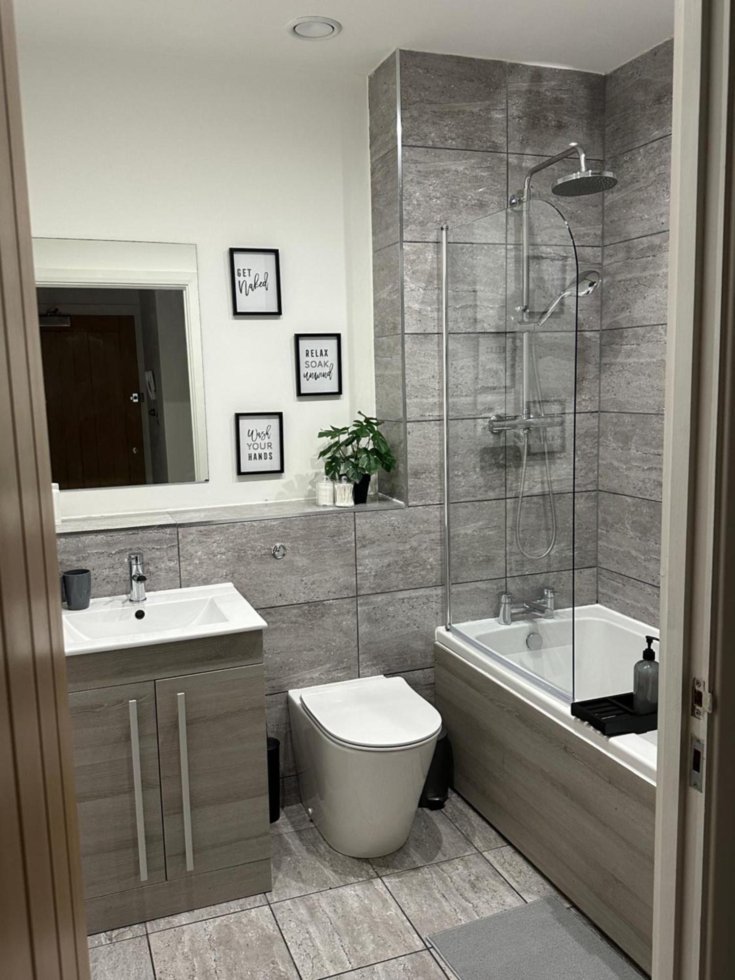 Retro Suite A Luxury Apartment With King Size Bed Wii Games And Entertainment Leicester Exterior photo